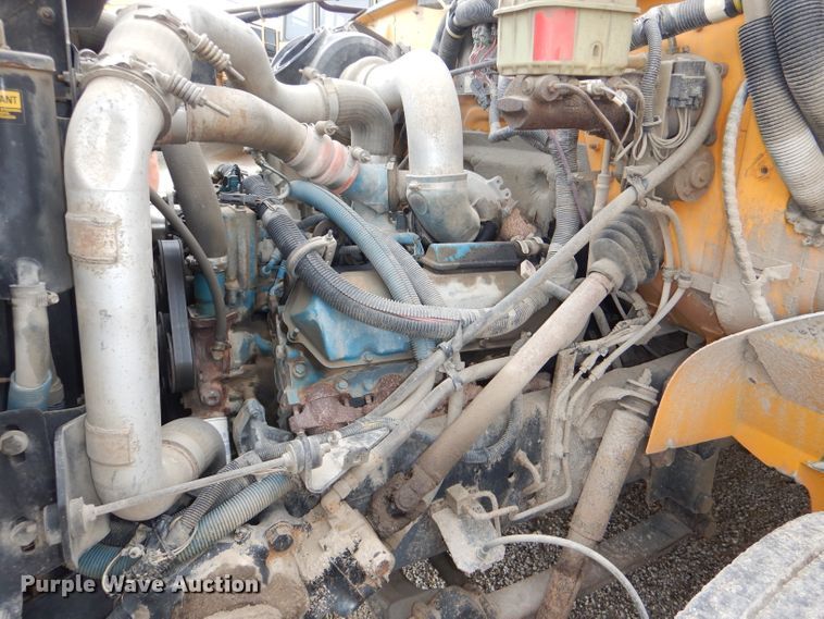 image for item DG1136 1999 International 3800 school bus