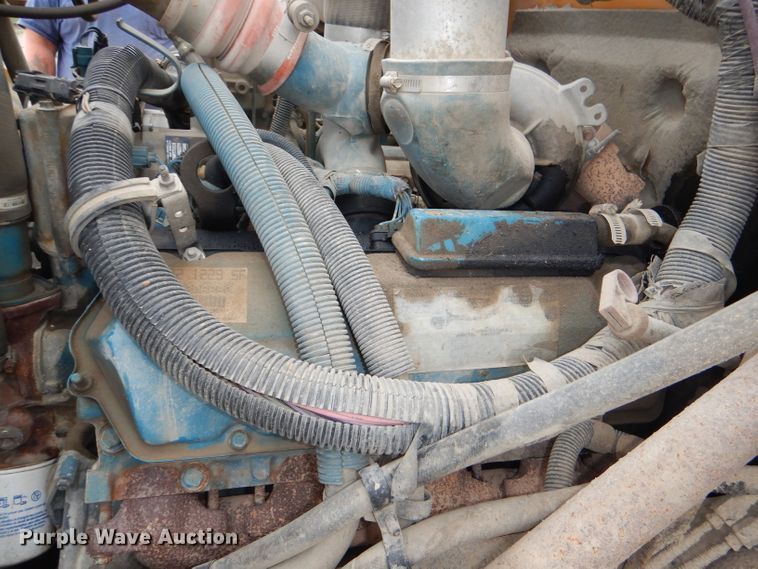 image for item DG1136 1999 International 3800 school bus