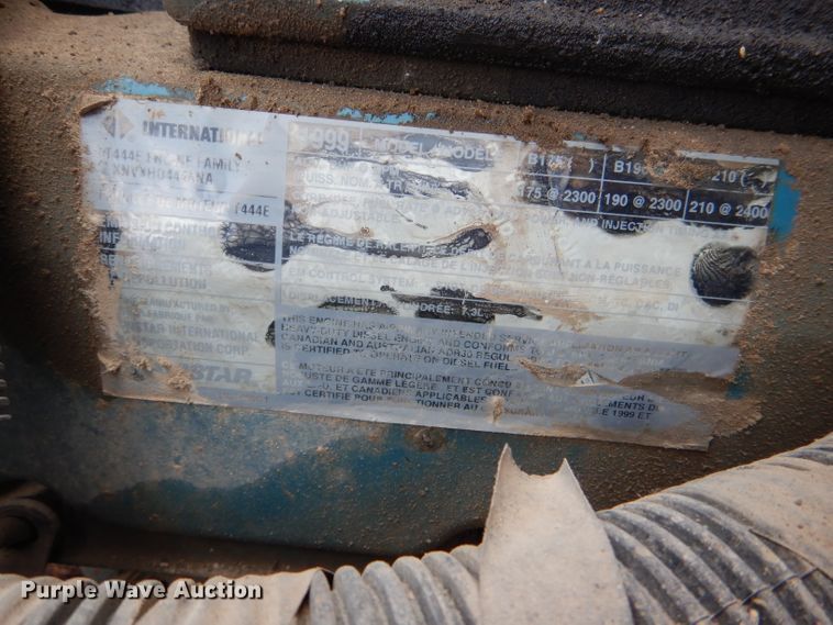 image for item DG1136 1999 International 3800 school bus