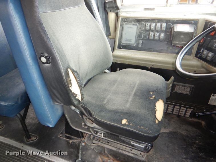 image for item DG1136 1999 International 3800 school bus