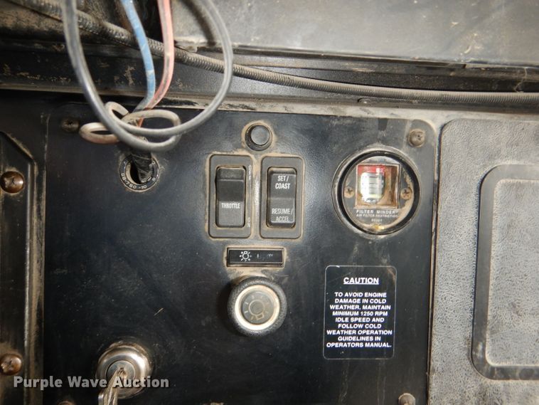 image for item DG1136 1999 International 3800 school bus