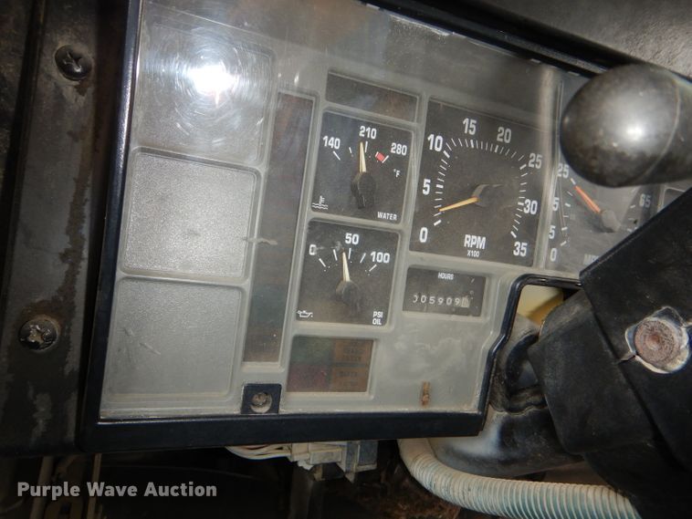 image for item DG1136 1999 International 3800 school bus