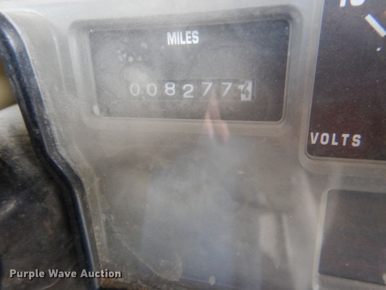 image for item DG1136 1999 International 3800 school bus