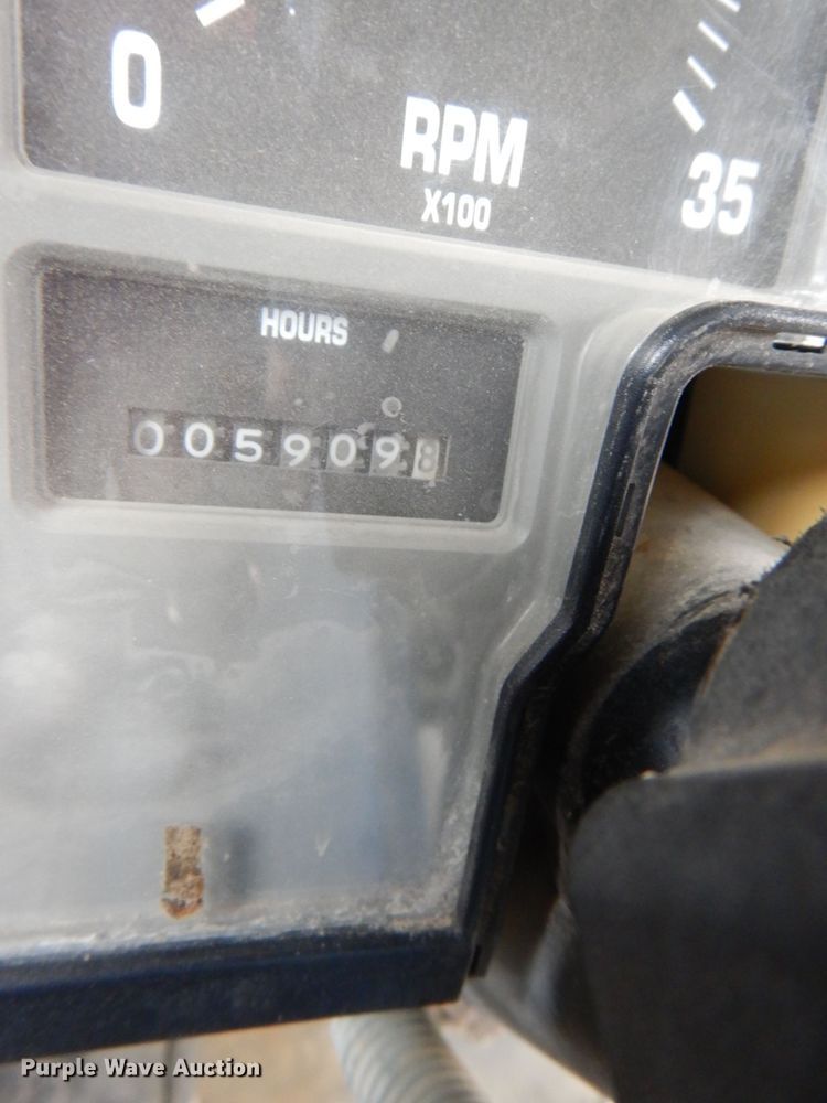 image for item DG1136 1999 International 3800 school bus