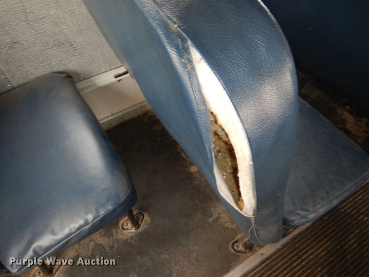 image for item DG1136 1999 International 3800 school bus