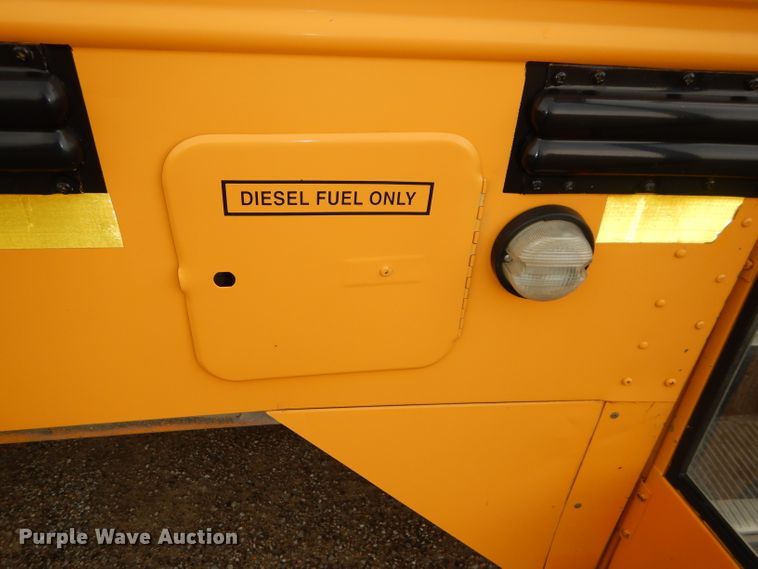 image for item DG1136 1999 International 3800 school bus