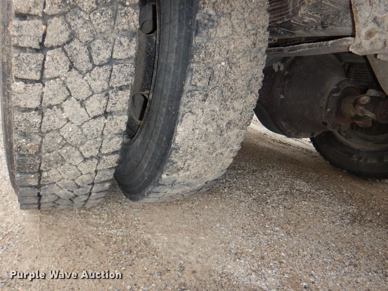 image for item DG1136 1999 International 3800 school bus