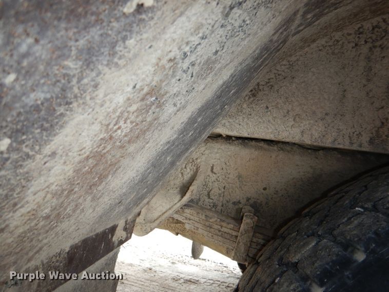 image for item DG1136 1999 International 3800 school bus