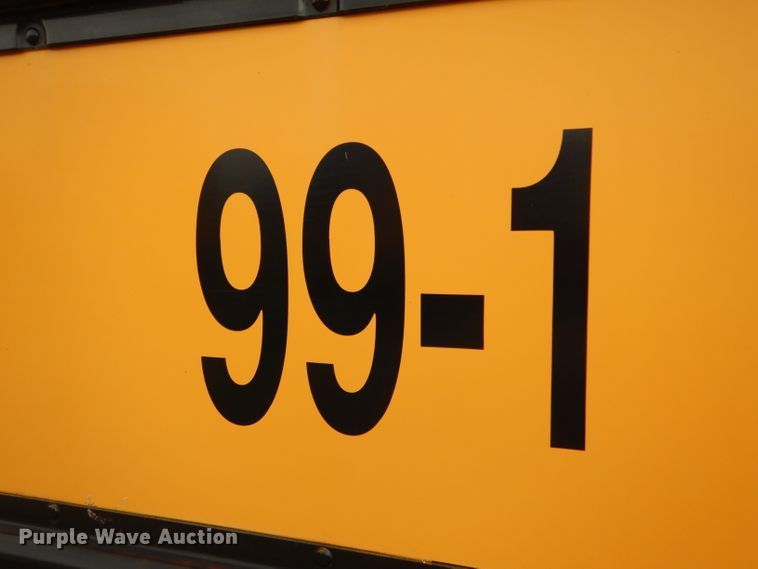 image for item DG1136 1999 International 3800 school bus