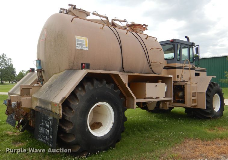 image for item DG1139 1990 Ag-Chem TerraGator 004 manure spreader