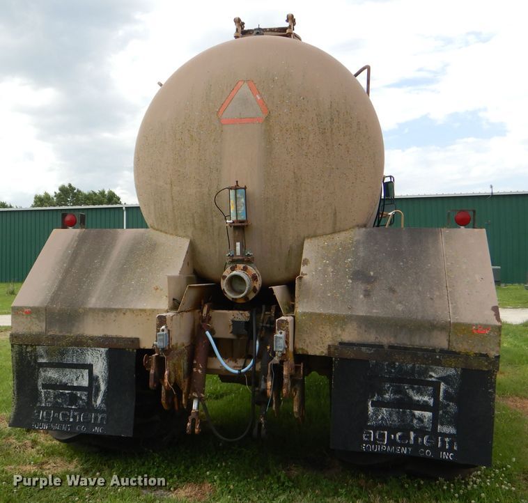 image for item DG1139 1990 Ag-Chem TerraGator 004 manure spreader