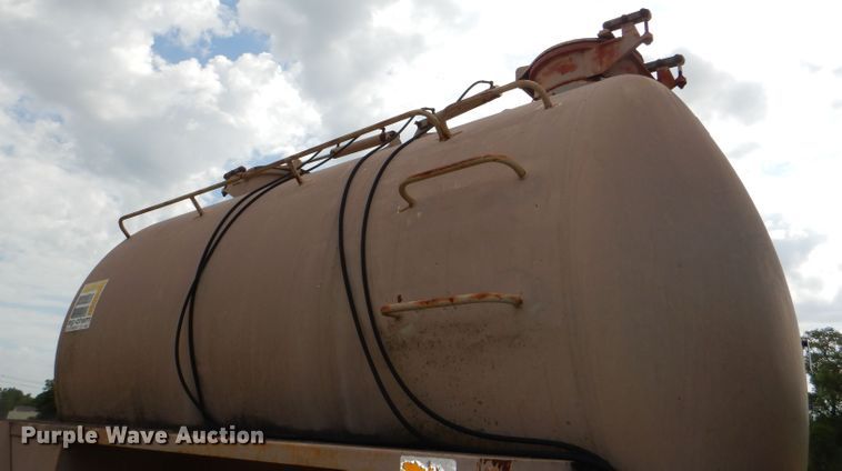 image for item DG1139 1990 Ag-Chem TerraGator 004 manure spreader