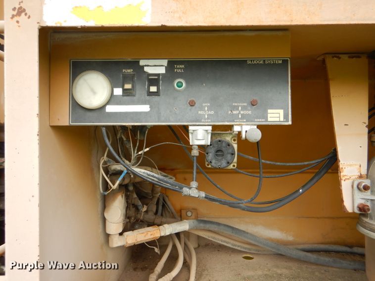 image for item DG1139 1990 Ag-Chem TerraGator 004 manure spreader