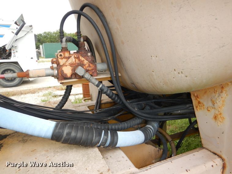 image for item DG1139 1990 Ag-Chem TerraGator 004 manure spreader