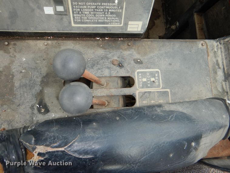 image for item DG1139 1990 Ag-Chem TerraGator 004 manure spreader