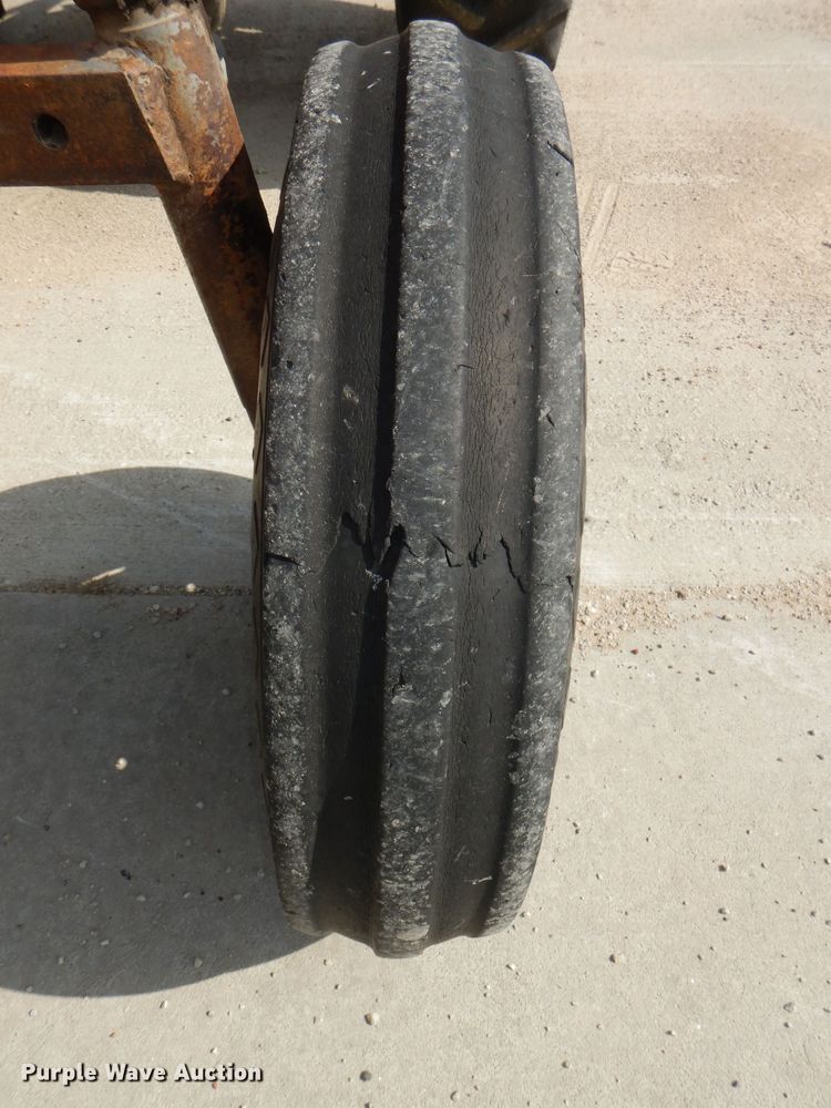 image for item DG1140 1974 Massey-Ferguson 165 tractor