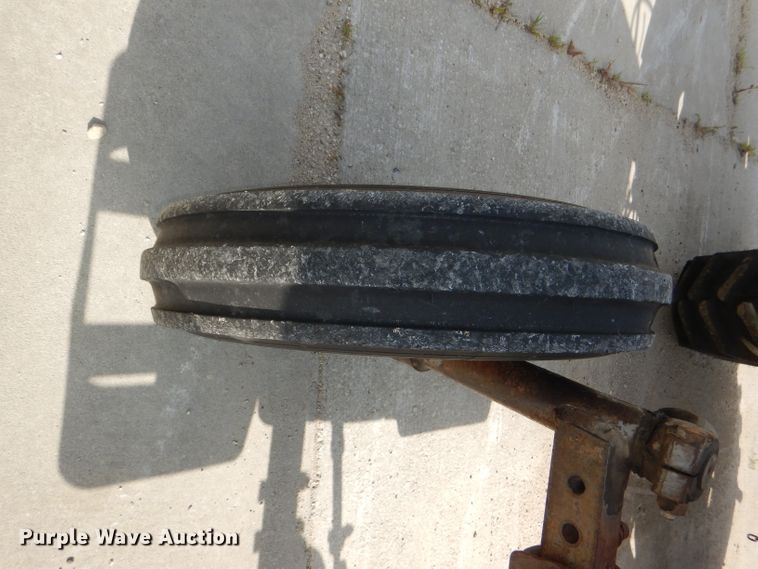 image for item DG1140 1974 Massey-Ferguson 165 tractor