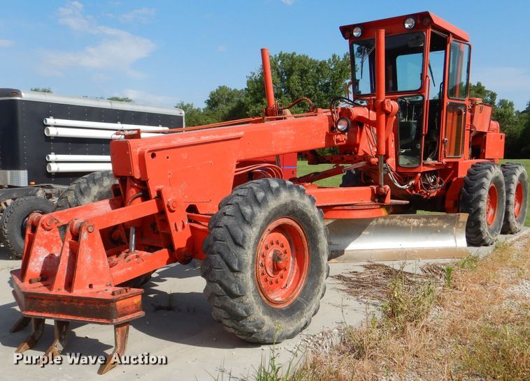 image for item DG1141 1980 John Deere 670A motor grader