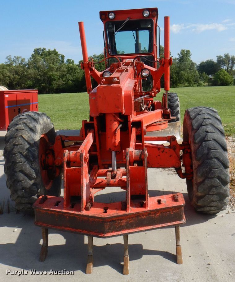 image for item DG1141 1980 John Deere 670A motor grader