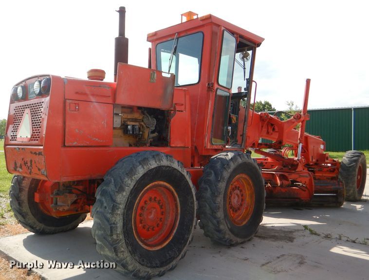 image for item DG1141 1980 John Deere 670A motor grader