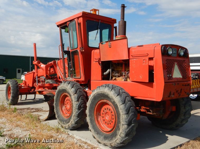 image for item DG1141 1980 John Deere 670A motor grader