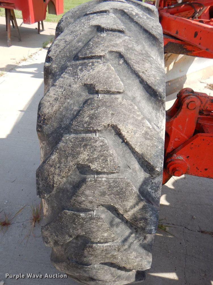 image for item DG1141 1980 John Deere 670A motor grader