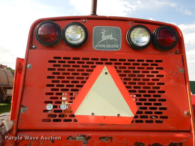 image for item DG1141 1980 John Deere 670A motor grader