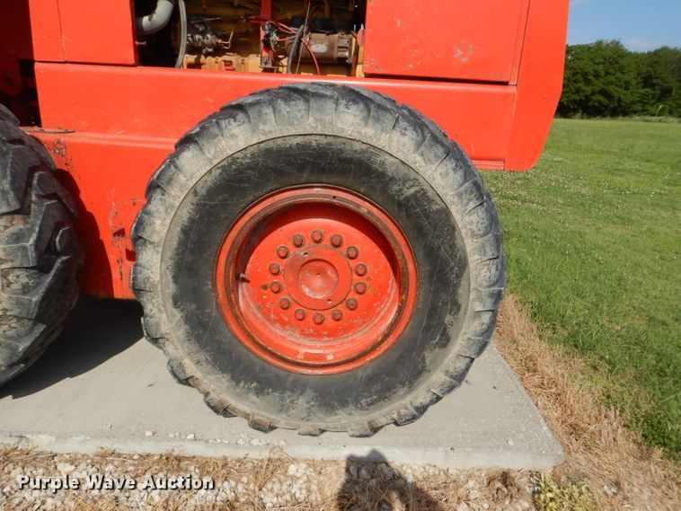 image for item DG1141 1980 John Deere 670A motor grader