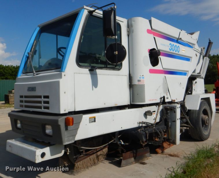 image for item DG1142 2000 Johnston 3000 street sweeper