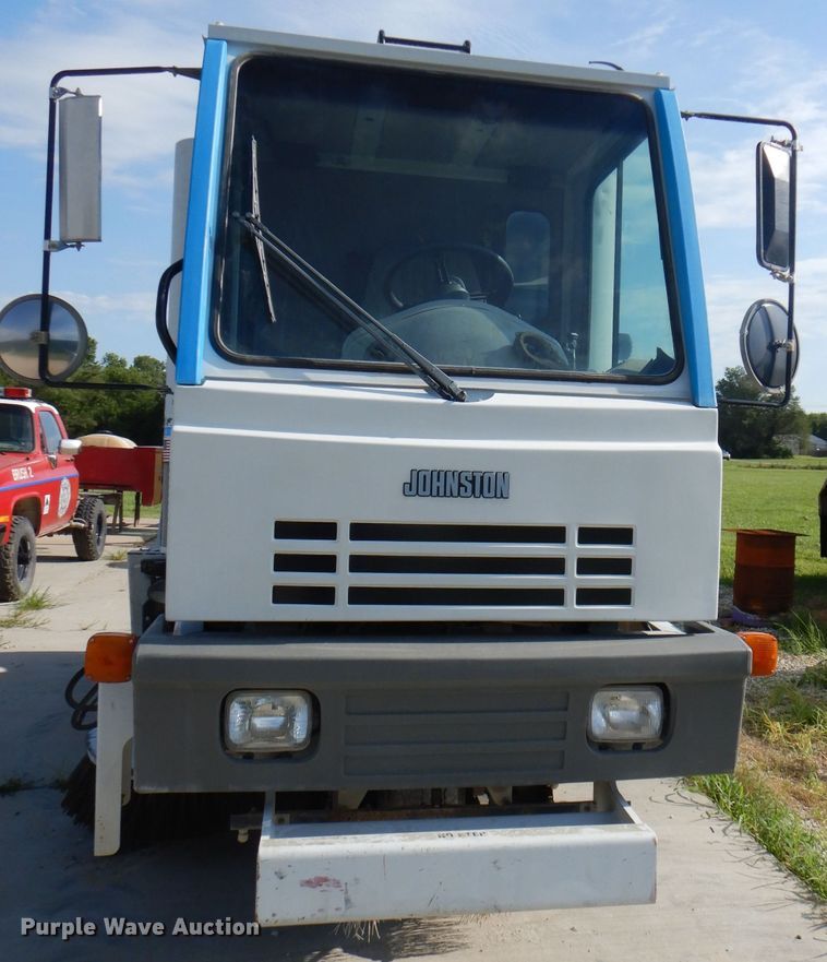 image for item DG1142 2000 Johnston 3000 street sweeper