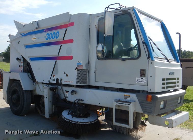 image for item DG1142 2000 Johnston 3000 street sweeper