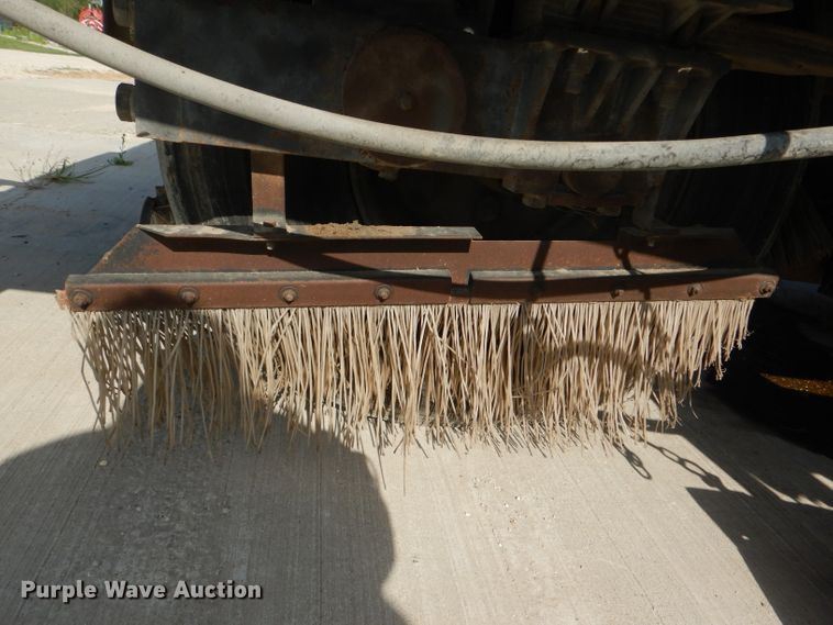 image for item DG1142 2000 Johnston 3000 street sweeper