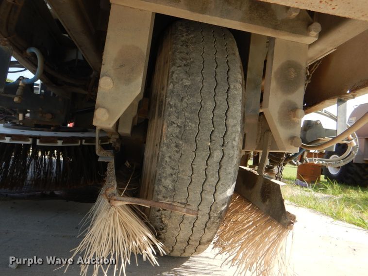 image for item DG1142 2000 Johnston 3000 street sweeper