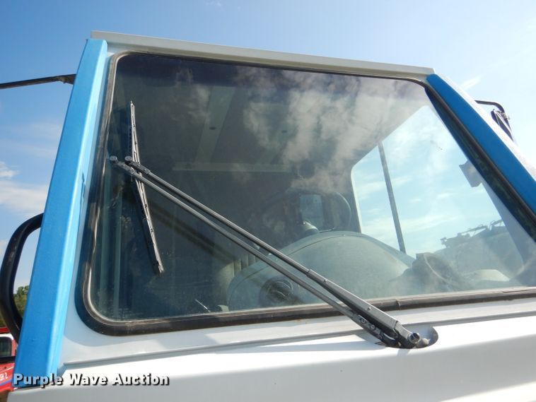 image for item DG1142 2000 Johnston 3000 street sweeper