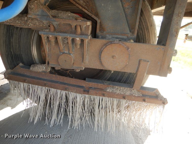 image for item DG1142 2000 Johnston 3000 street sweeper