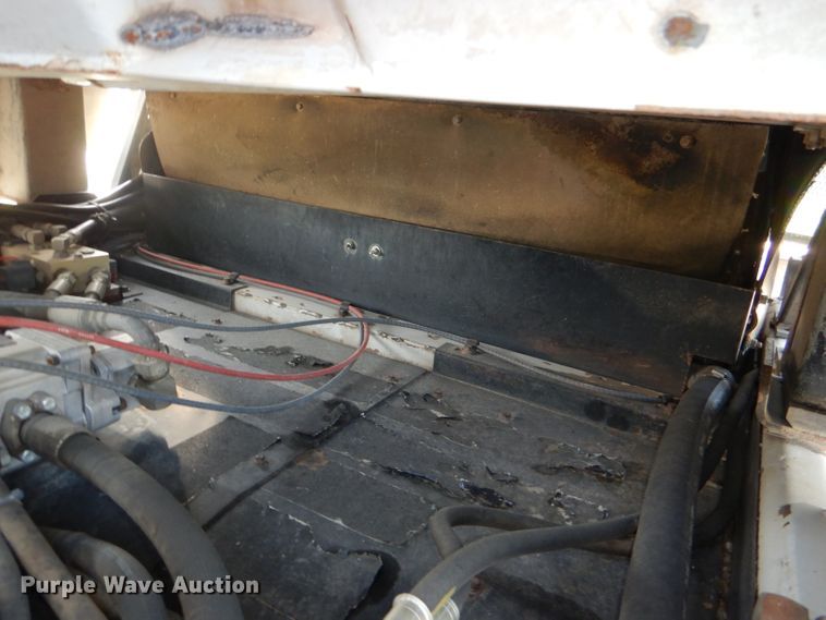 image for item DG1142 2000 Johnston 3000 street sweeper