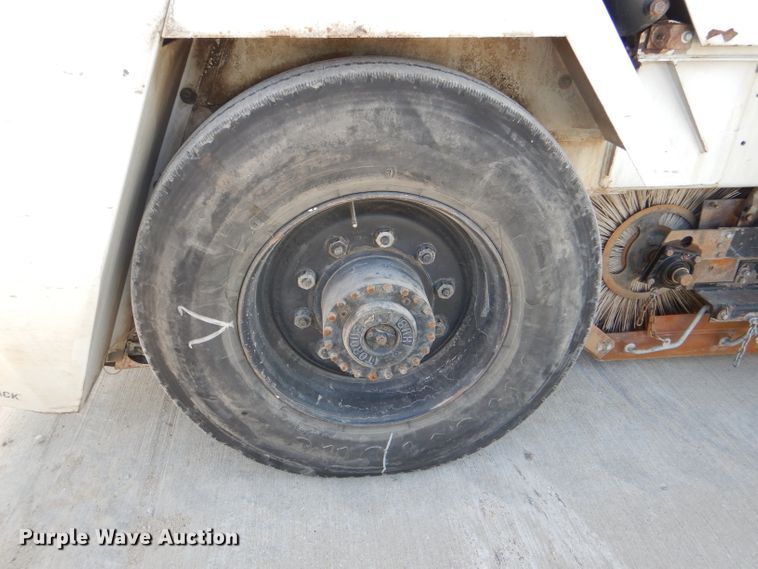 image for item DG1142 2000 Johnston 3000 street sweeper