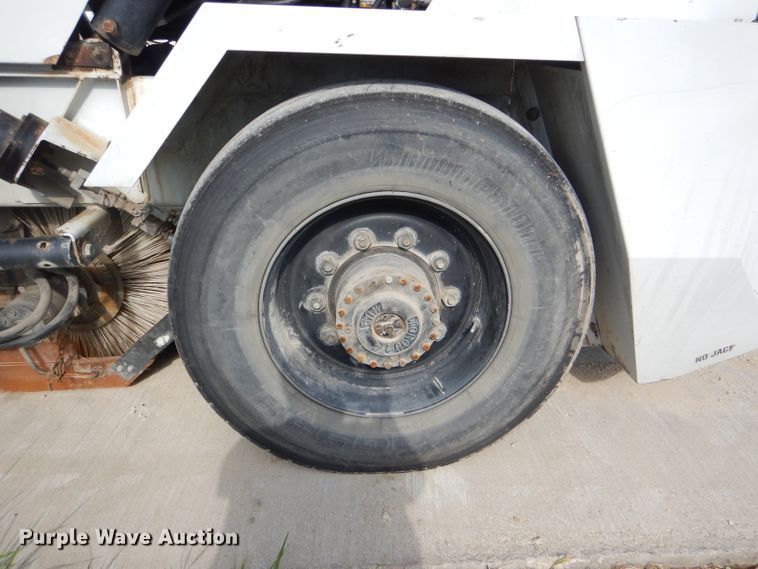 image for item DG1142 2000 Johnston 3000 street sweeper