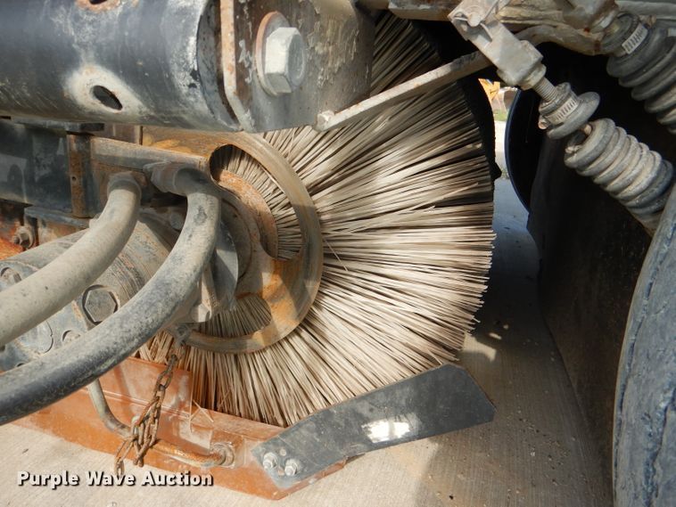 image for item DG1142 2000 Johnston 3000 street sweeper