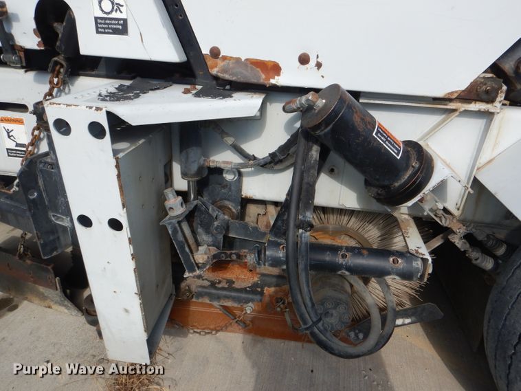 image for item DG1142 2000 Johnston 3000 street sweeper