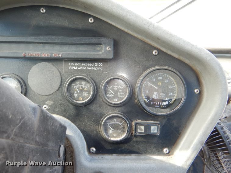 image for item DG1142 2000 Johnston 3000 street sweeper