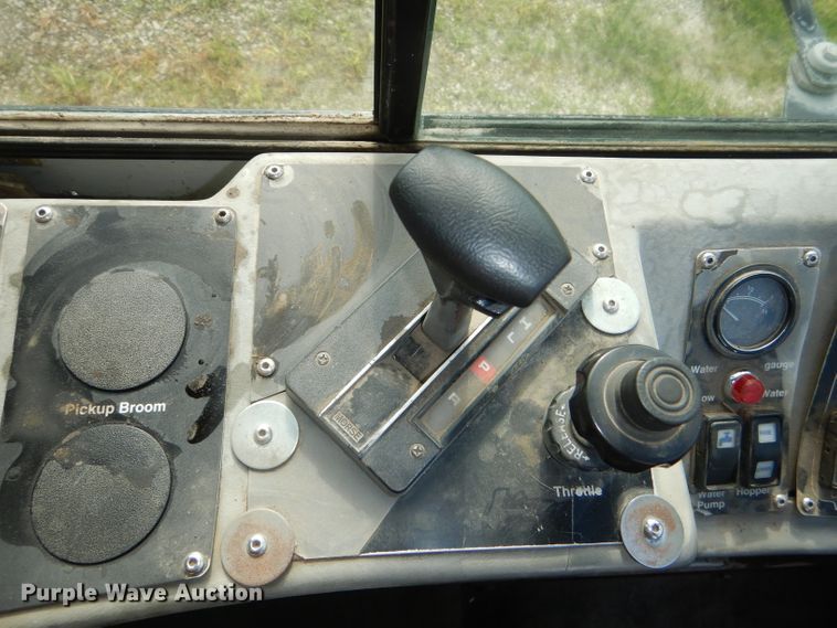 image for item DG1142 2000 Johnston 3000 street sweeper