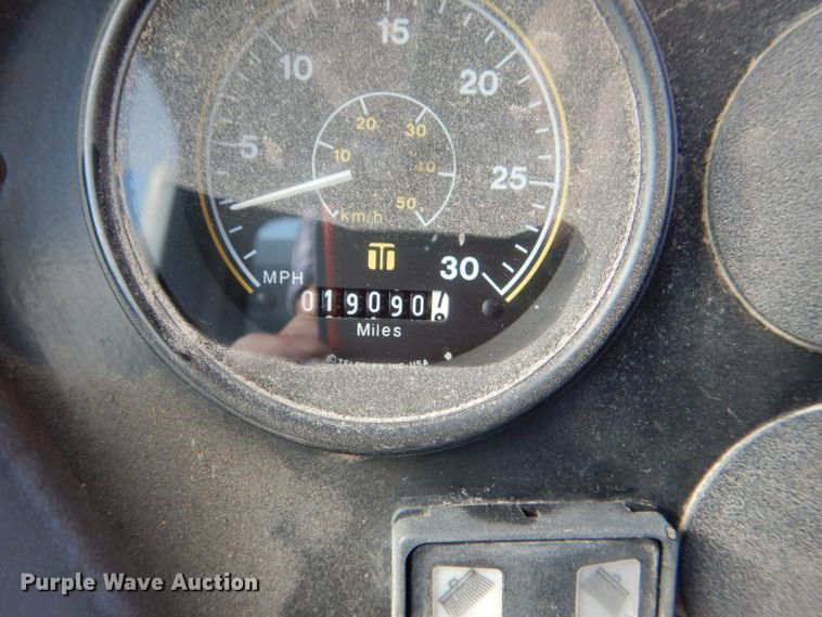 image for item DG1142 2000 Johnston 3000 street sweeper