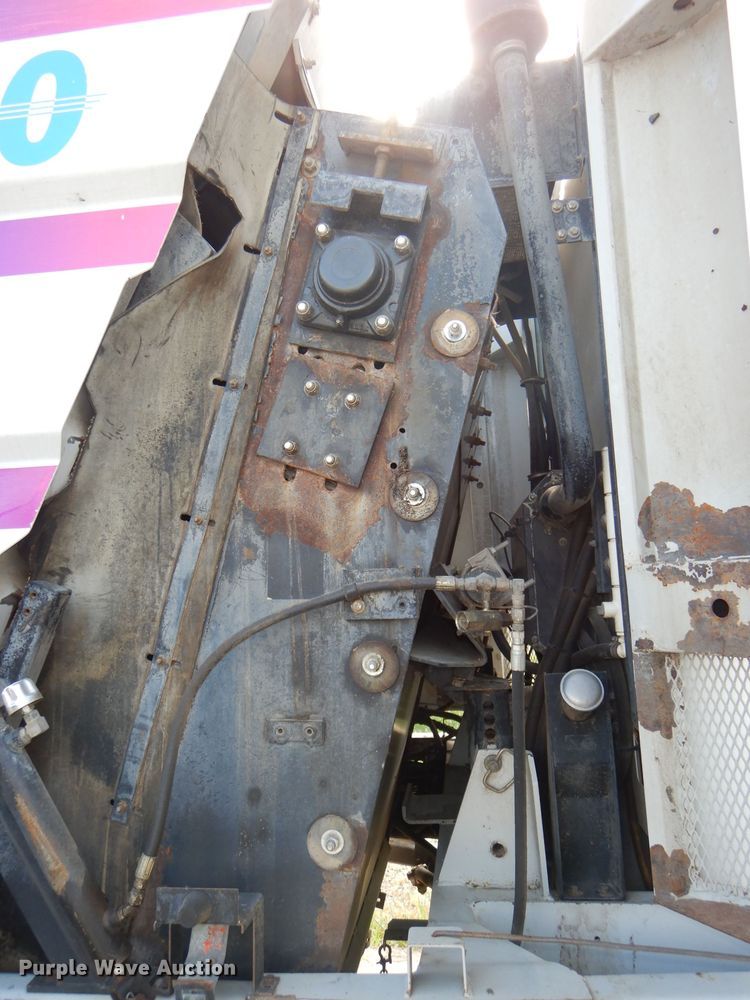 image for item DG1142 2000 Johnston 3000 street sweeper