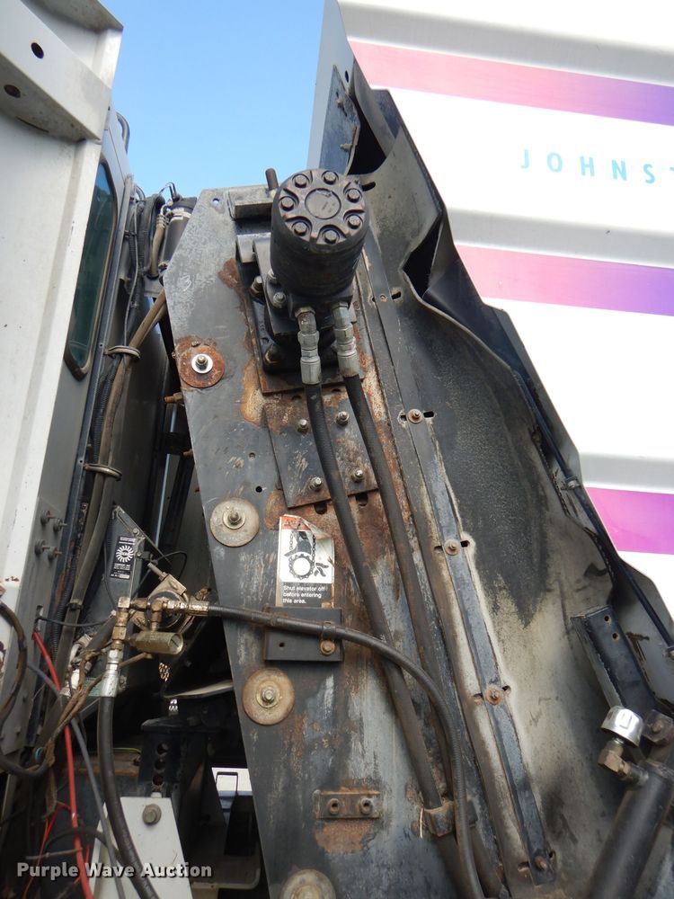 image for item DG1142 2000 Johnston 3000 street sweeper