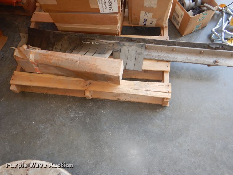 image for item DG1142 2000 Johnston 3000 street sweeper