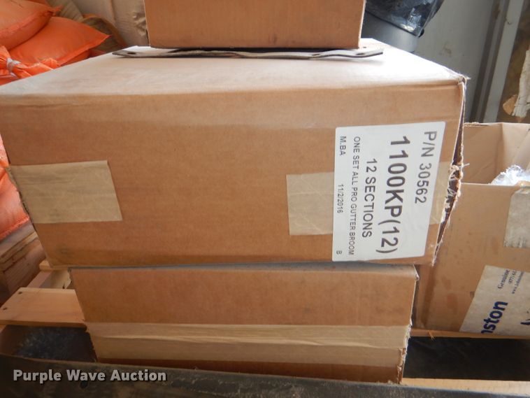 image for item DG1142 2000 Johnston 3000 street sweeper