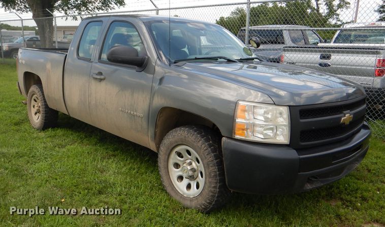 image for item DG4780 2011 Chevrolet Silverado 1500 Ext. Cab pickup truck