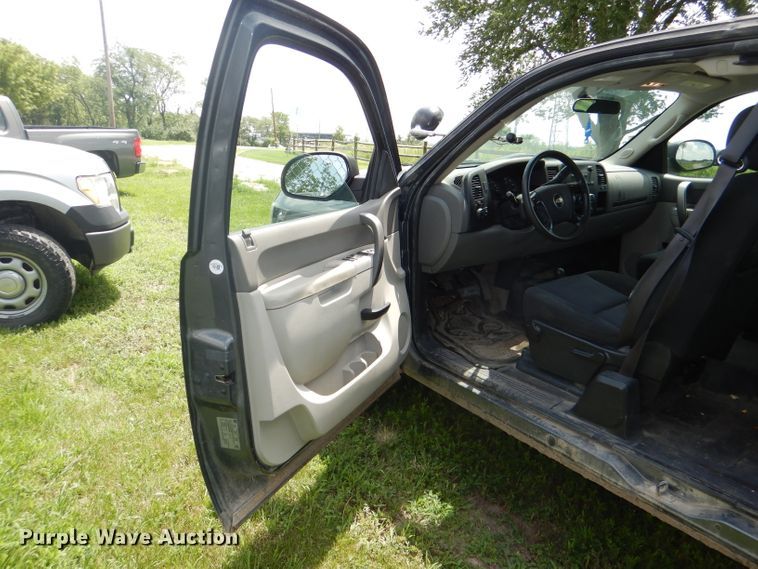 image for item DG4780 2011 Chevrolet Silverado 1500 Ext. Cab pickup truck