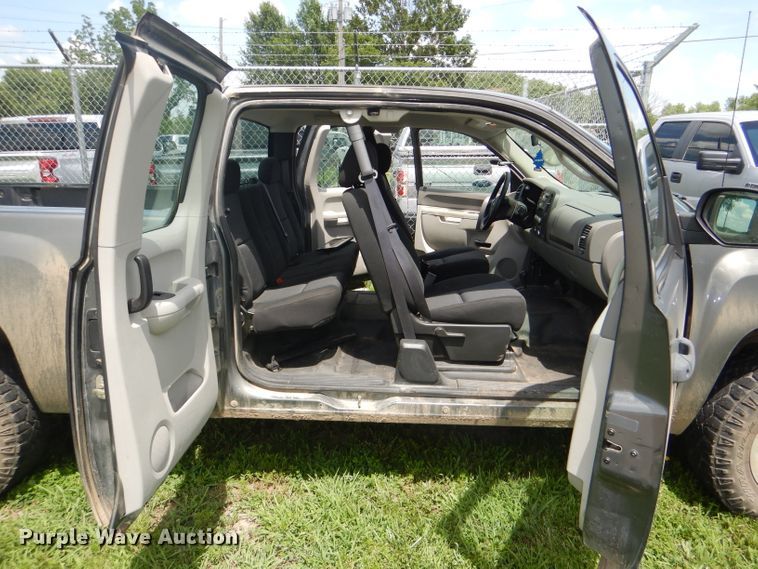 image for item DG4780 2011 Chevrolet Silverado 1500 Ext. Cab pickup truck